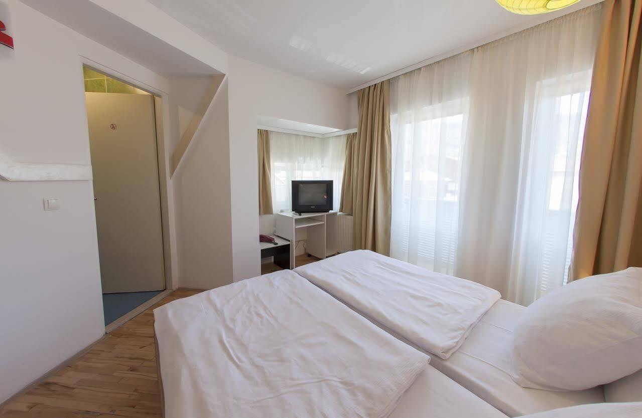 Hostel Hayat Szarajevó Kültér fotó